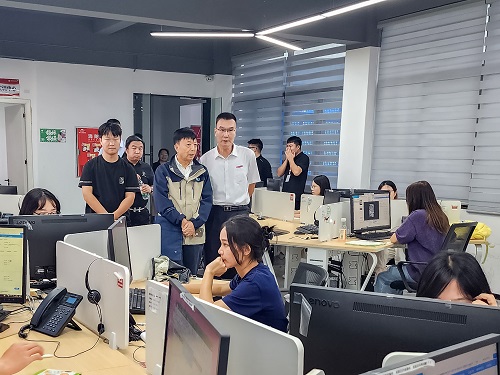 赵同胤一行参观调研.jpg