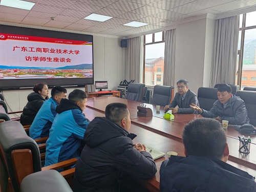 赵同胤一行与林芝市部分到365英国官网学习的师生进行座谈.jpg