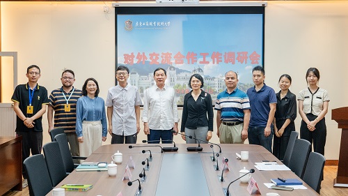 双方合影.jpg