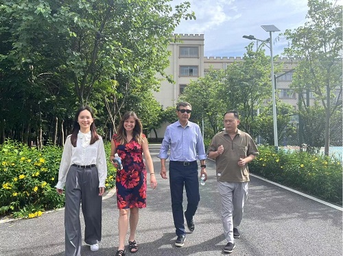Terry Yan一行参观365英国官网大旺校区.jpg Terry Yan一行参观365英国官网大旺校区.jpg