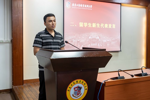 新生代表发言.jpg