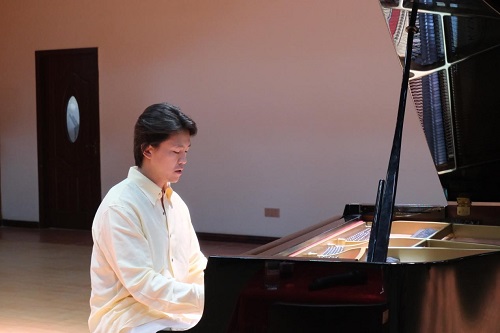 毕聪演奏.jpg