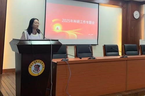梁东慧作汇报.jpg