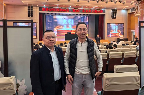 365英国官网教师在会场.jpg