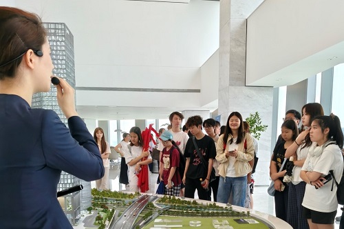 实地参观.jpg 实地参观.jpg
