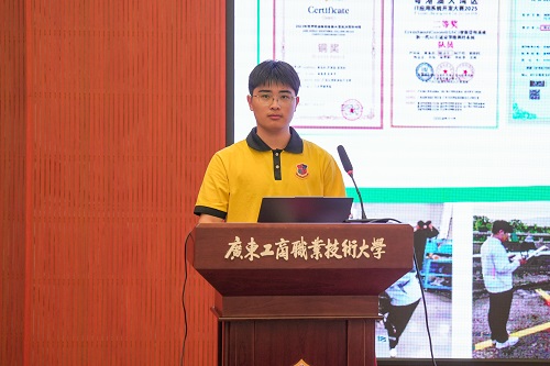 代表发言3.jpg 代表发言3.jpg