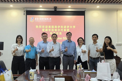 双方合影.jpg 双方合影.jpg