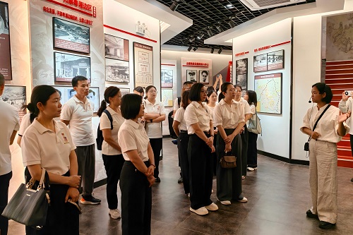 参观广宁县博物馆.jpg 参观广宁县博物馆.jpg