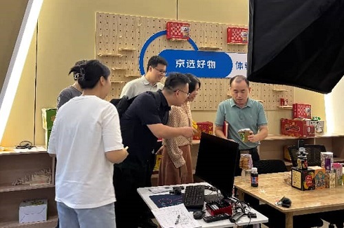 参观电商直播间.jpg 参观电商直播间.jpg