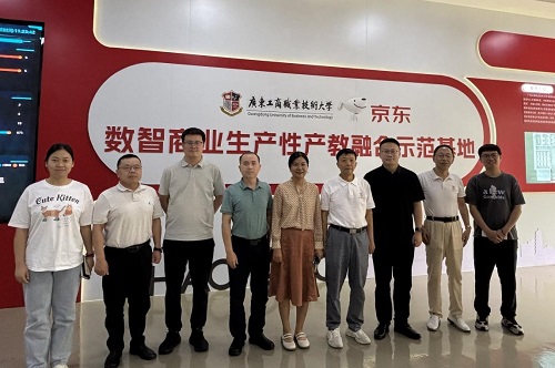 双方合影.jpg 双方合影.jpg