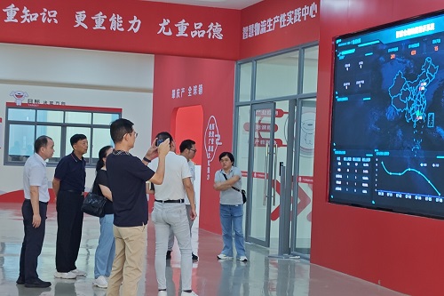参观京东实训基地.jpg
