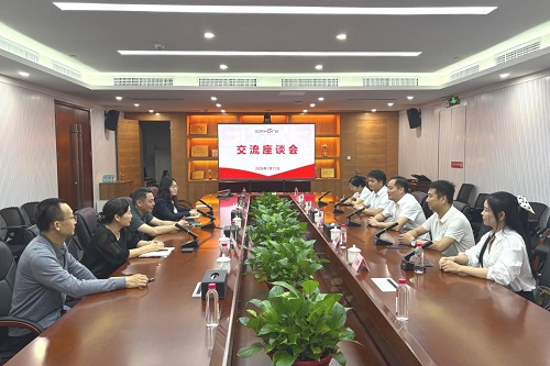 座谈现场.jpg